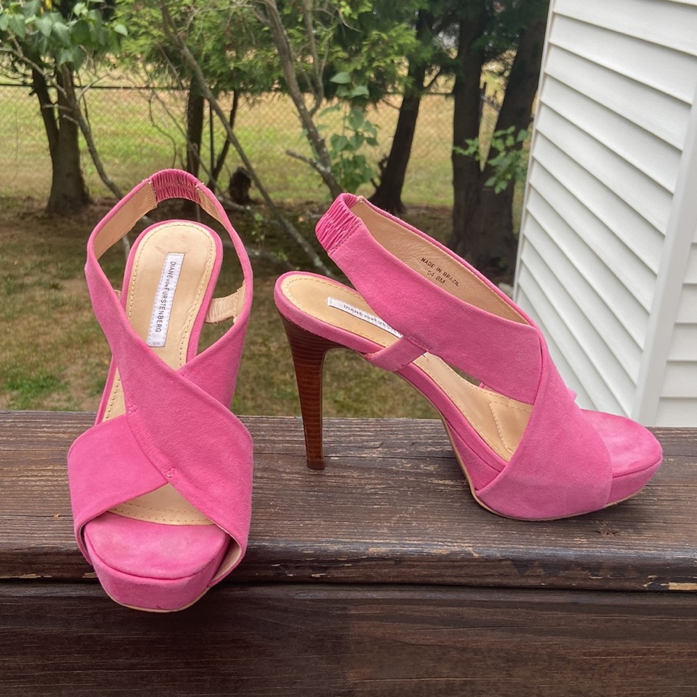 Diane Von Furstenberg Zia Suede Platform Peep Toe Heels